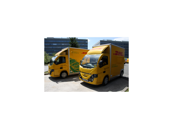 DHL EXPRESS renforce (...)