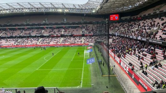 Allianz Riviera : la Ville de Nice exige une action immédiate de Nice Eco Stadium pour l'entretien de la pelouse