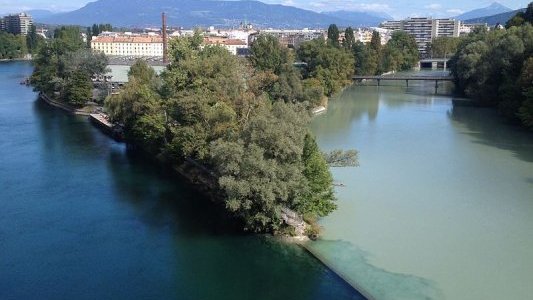 Remise du rapport "mainmise sur la ressource en eau par les intérêts privés et ses conséquences"