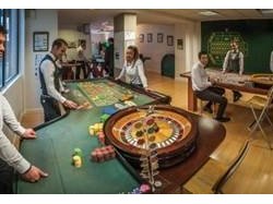 En attendant les résultats d'examens : S'informer sur le métier de croupier pour une orientation réussie