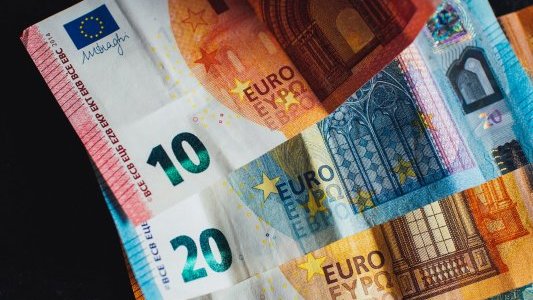 Économie : Le SMIC en France et ailleurs