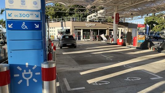 TotalEnergies inaugure la première station multi-énergies à Nice pour des mobilités plus durables