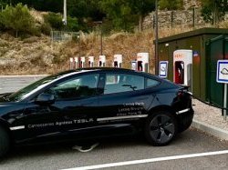 Albax verdit sa flotte automobile de courtoisie avec Tesla