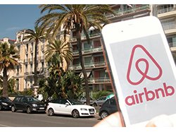 Airbnb et les hôtels : concurrence féroce sur la Côte d'Azur