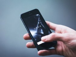 La Cour de cassation requalifie en contrat de #Travail la relation contractuelle entre la société Uber et un chauffeur