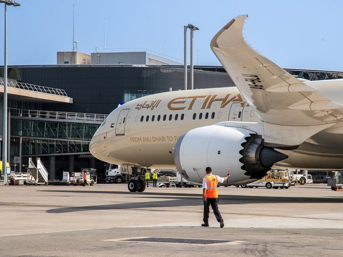 Avec Etihad Airways, (...)