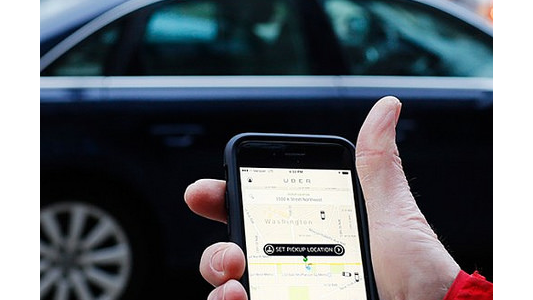 UBER : il y a "contrat de travail" entre un chauffeur et la plateforme