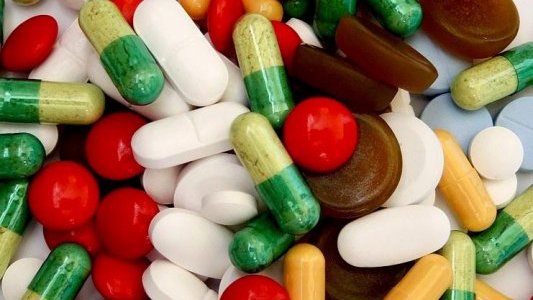 Médicaments : un marché lucratif placé sous haute surveillance