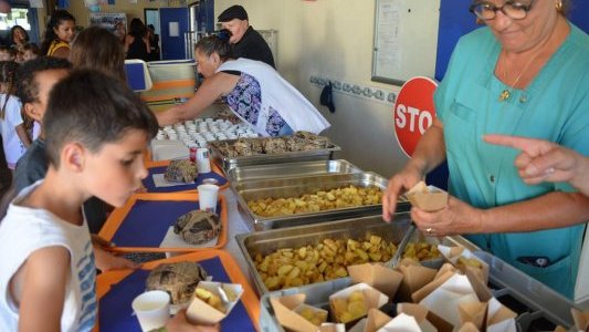 Au Lavandou, du potager de Saint-Clair à l'assiette de la restauration scolaire