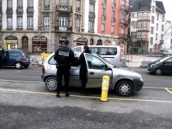 Appel d'un biologiste aux policiers : « ne touchez pas les attestations dérogatoires ! »