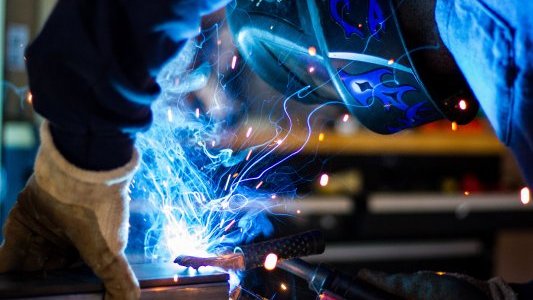 Propositions pour la relance de l'industrie française : L'UIMM et trois organisations syndicales représentatives de la métallurgie (CFDT, CFECGC et FO) signent un manifeste