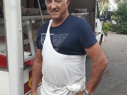 Haut-Pays : le boucher ambulant raccroche les clés du camion et ses couteaux...