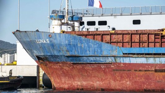  La coque de l'ex-cargo Luna S sera déconstruite à Bordeaux