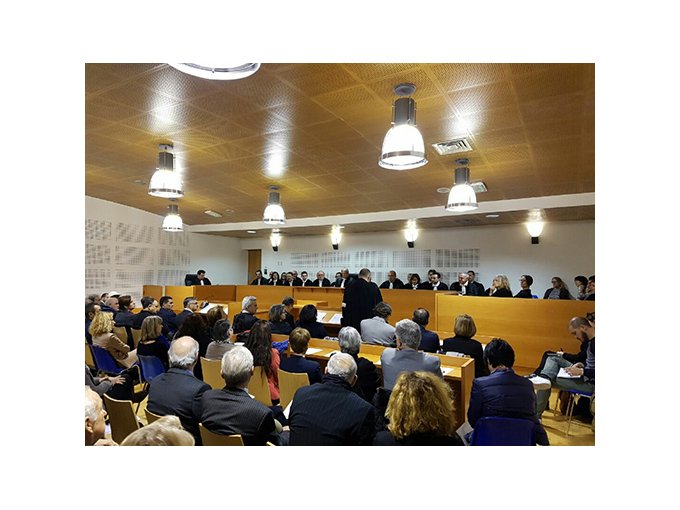 Tribunal de Commerce (...)