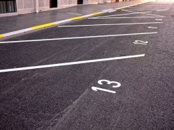 Carros : « Construction » de maisons et de parkings