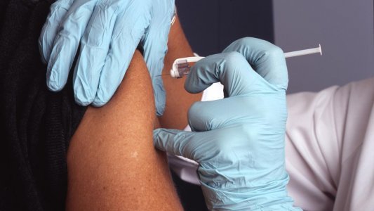 Covid-19 : un vaccin « efficace à 90% » développé par deux sociétés pharmaceutiques étrangères