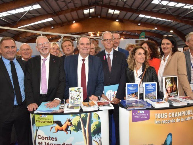 Au Salon des Communes et