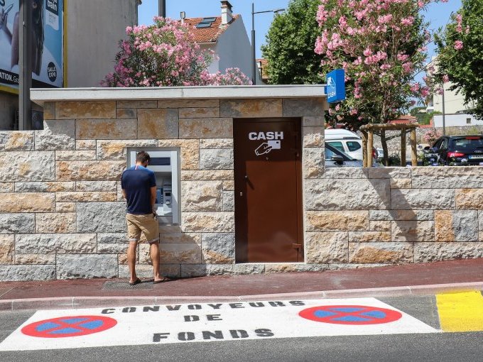 Cannes : un distributeur