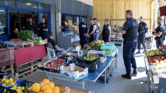 A La Seyne-sur-Mer, la police interpelle 37 personnes et libère 12 logements squattés 