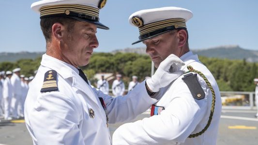  Jean-Ythier Verly, commandant de la frégate de défense aérienne (FDA) Chevalier Paul