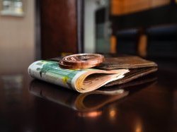 Billets et pièces de monnaie : "espèces" en voie de disparition ?