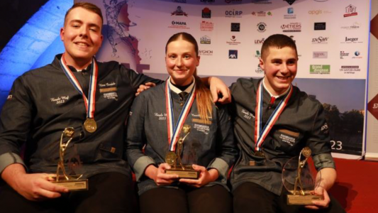 Camille GARNIER, apprentie à la boucherie artisanale des 4 chemins à Toulon a remporté le titre de "Meilleure Apprentie Bouchère" de France 2023