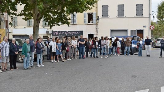 Pierrefeu-du-Var rend hommage à Dominique Bernard, tué par un terroriste islamiste