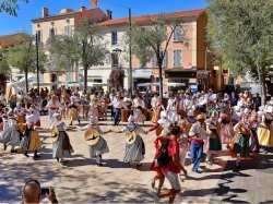 La Garde prend les belles couleurs de la Provence 