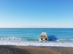 De ?confinement et acce ?s aux plages des Alpes-Maritimes : un document cadre fixera les principales modalite ?s de re ?ouverture