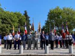 Au Luc-en-Provence, Dominique Lain, un défilé militaire en présence du général Meyer