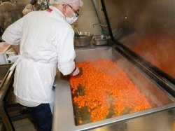 À Cannes, les enfants vont tous vouloir manger à la cantine !