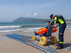 Au Pradet, un dispositif Handiplage à la plage des Oursinières 